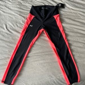 Black and pink under armour compression leggings
